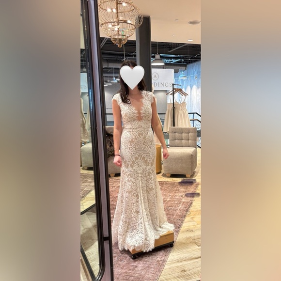 *NEW w/ TAGS ON!* The Wtoo by Watters Philomene Lace Cap-Sleeve Wedding Gown - Picture 3 of 12